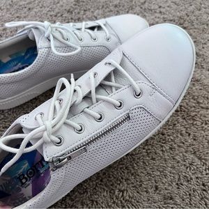 BORN Tamara White Sneakers